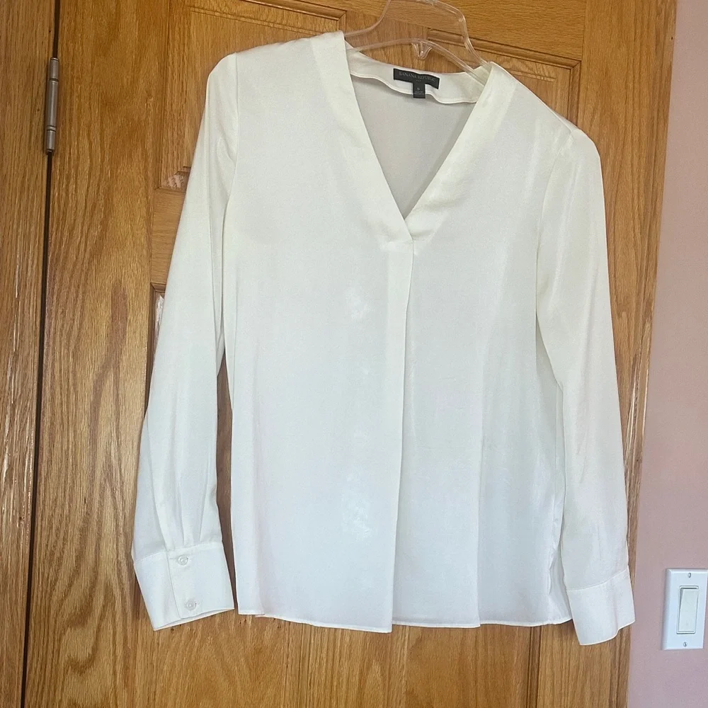 Banana Republic Cream V-Neck Blouse - Picture 3 of 3